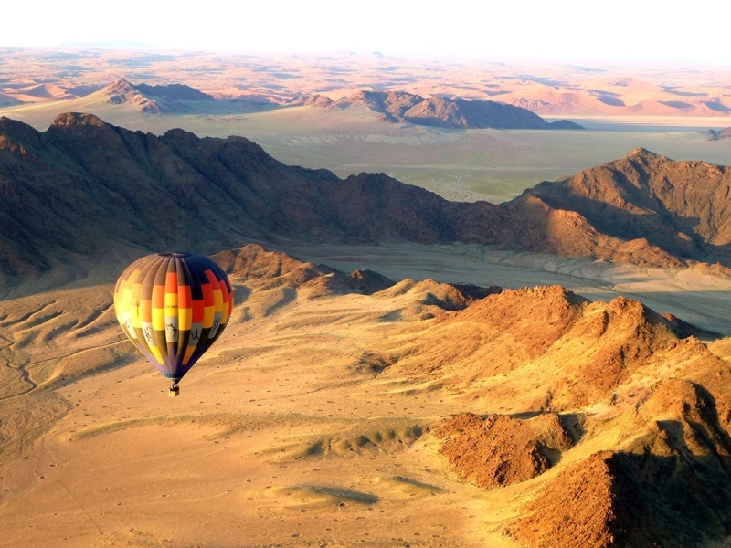 luchtballon varen in zuid afrika namidia sand dunes sossusvlei