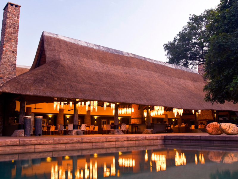 mfuwe-safari-lodge-zambia-zwembad