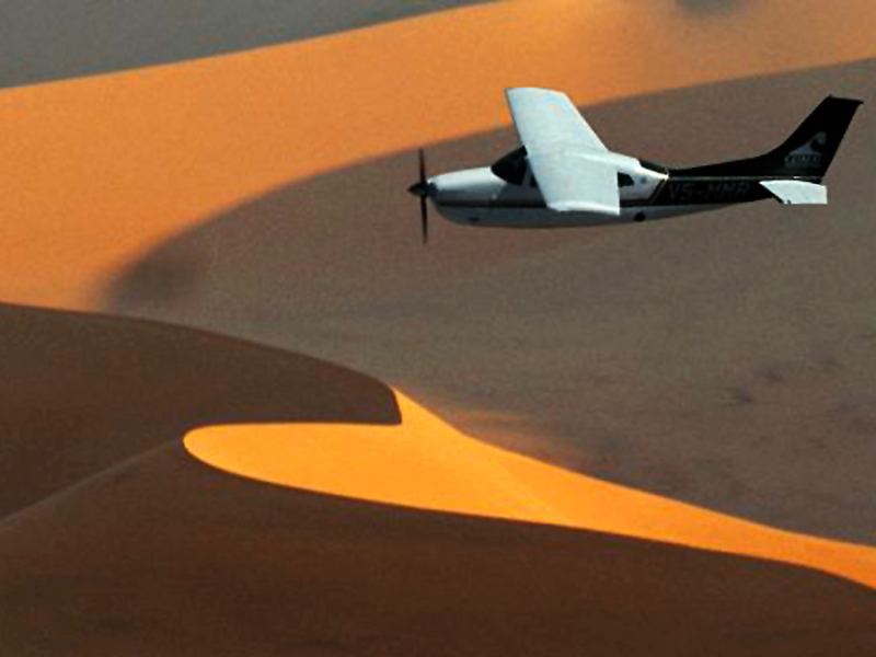 namibie-vliegtuig-boven-zandduinen-sossusvlei