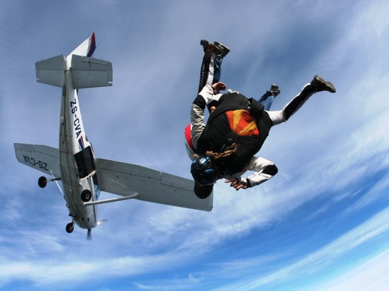 parachute springen in zuid afrika kaapstad airplane