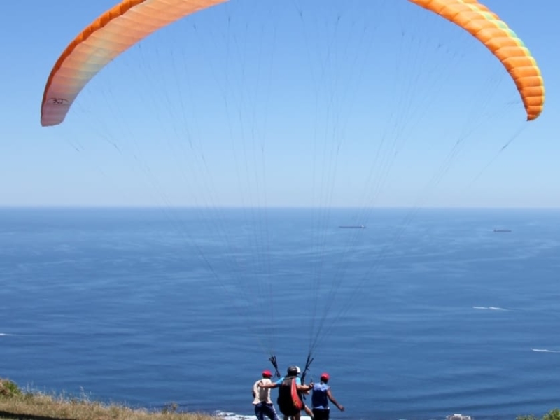 paragliding-in-zuid-afrika-springen-van-tafelberg