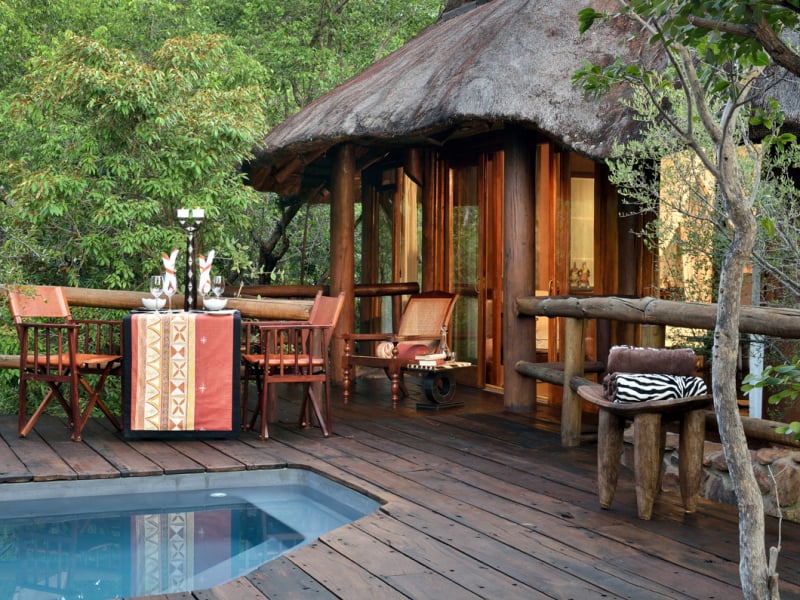 signature-safarireizen-silver-makweti-safari-lodge-welgevonden-private-game-reserve-suite-met-zwembad