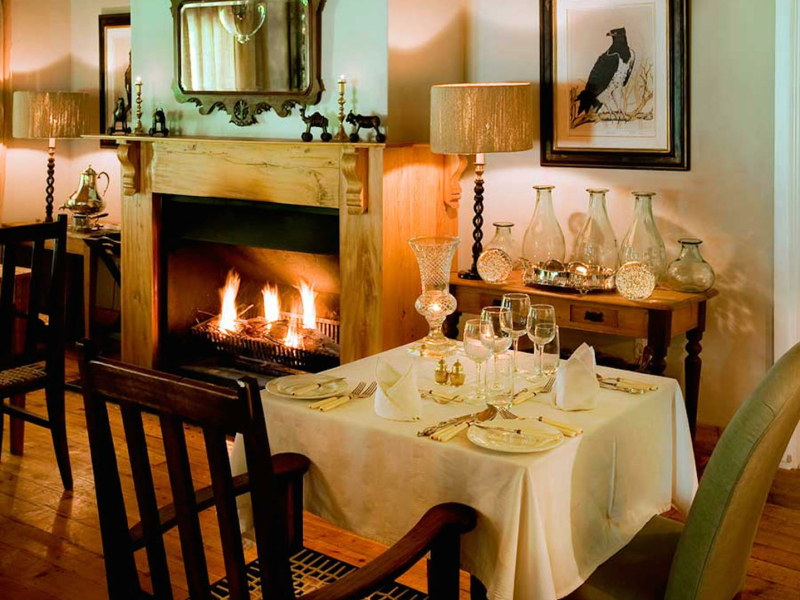 dining-room-karoo-lodge-samara-south-africa