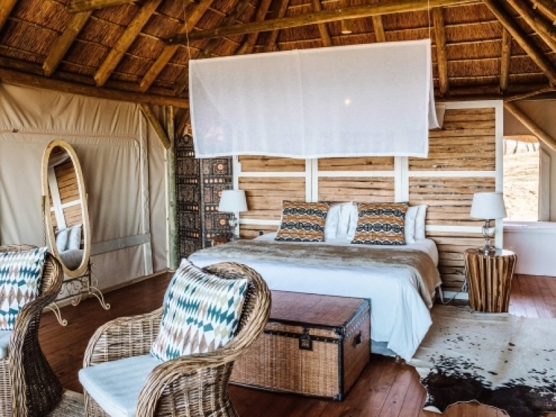 j-bay-zebra-lodge-colonial-safari-tent-slaapkamer