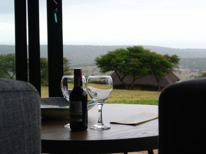 j-bay-zebra-lodge-stone-luxery-suite-wijn