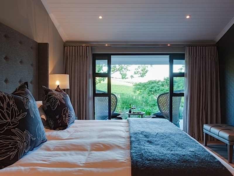 jordan-luxery-suites-slaapkamer-met-balkon
