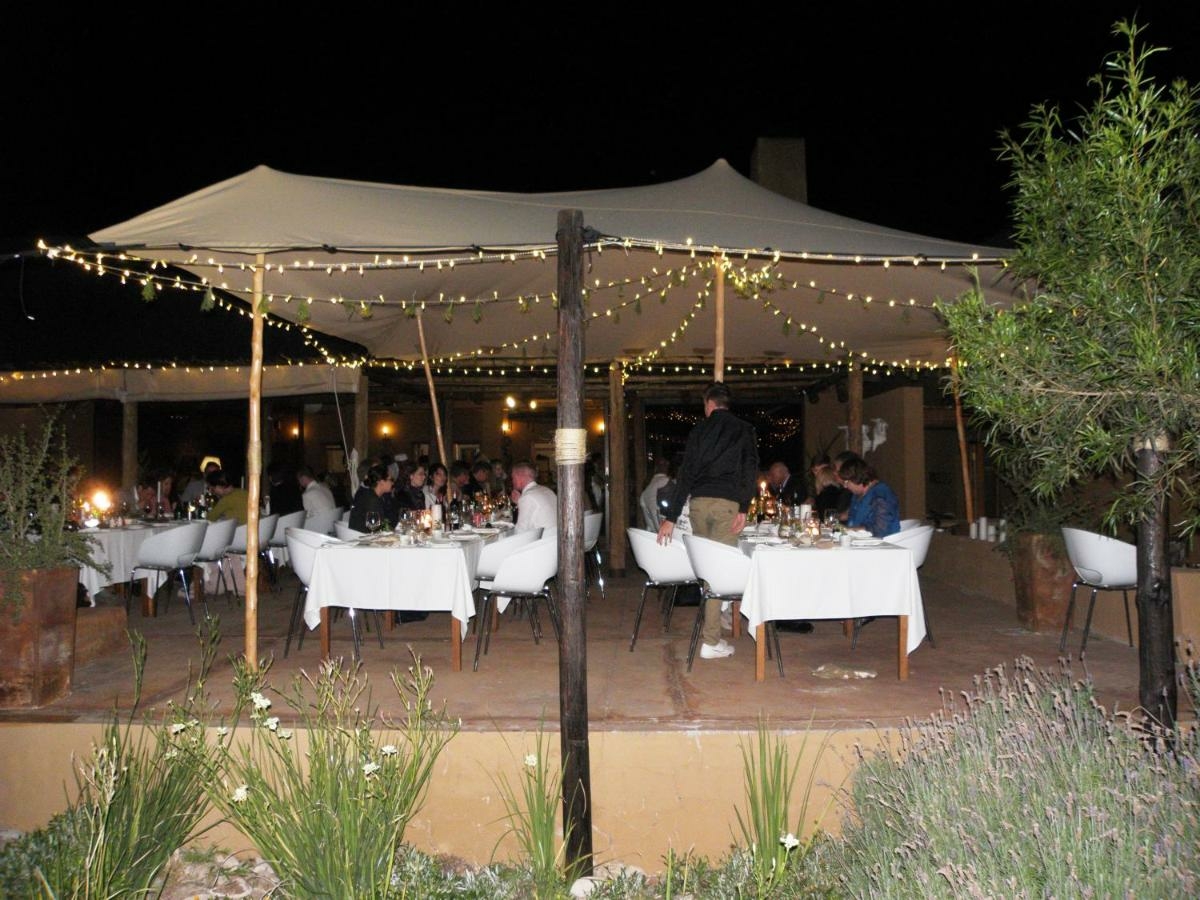 Avondeten met sfeer in Bosch Luys Kloof, Klein Karoo