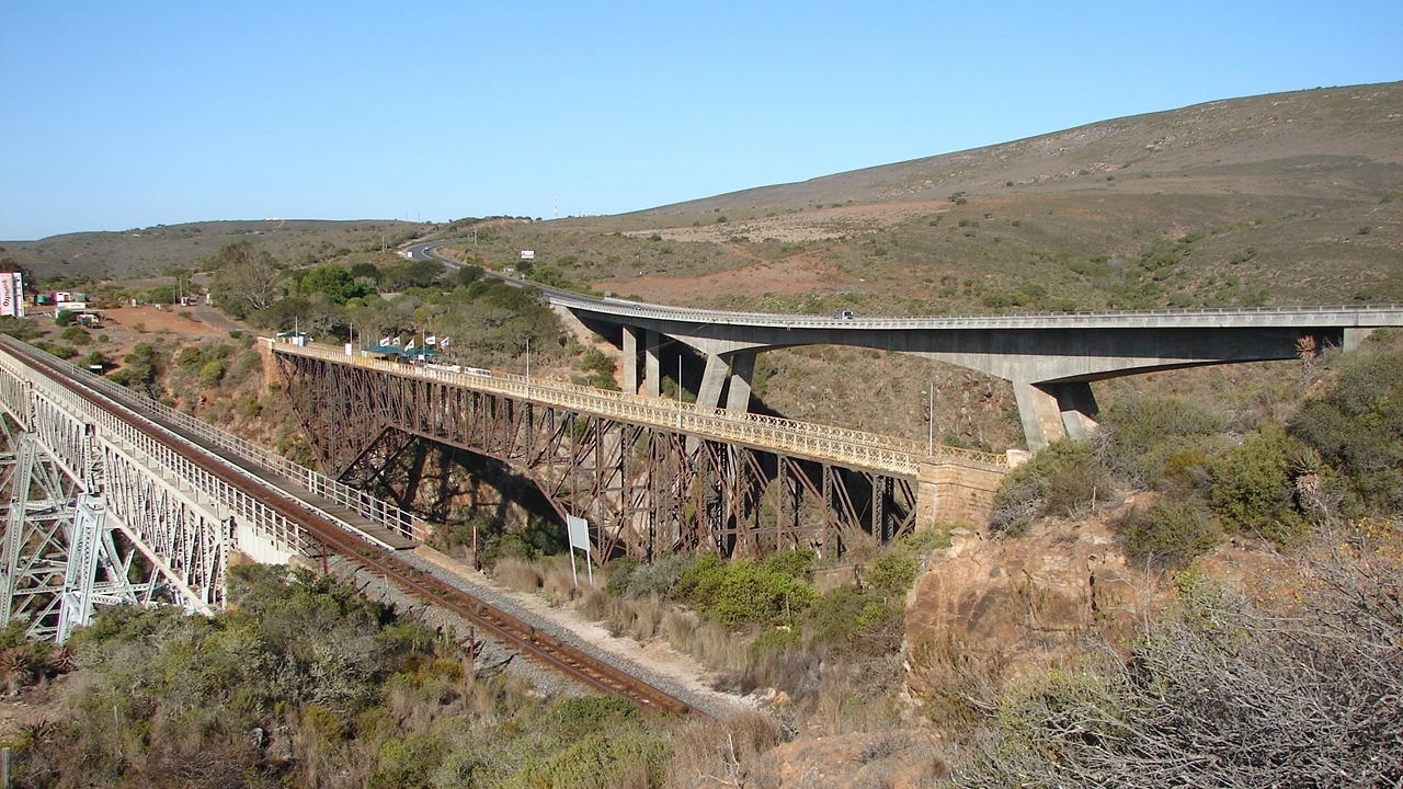 bungee-jumpen-in-zuid-afrika-gourits-river-bridge