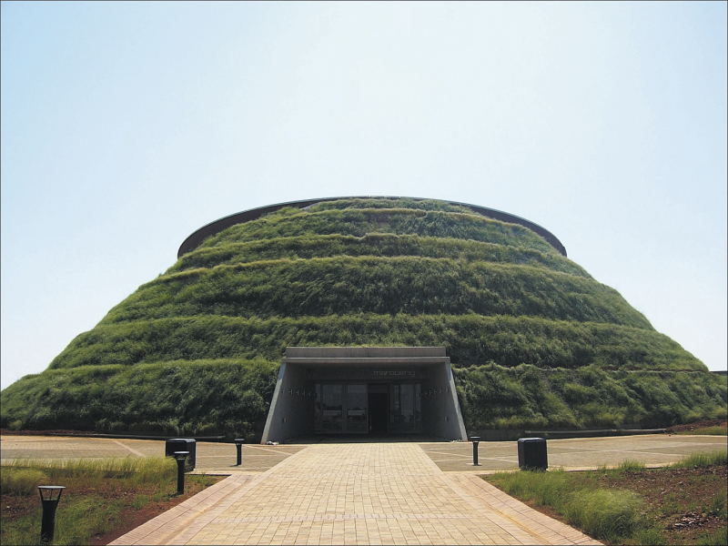 cradle-of-humankind-maropeng-bezoekers-centrum-ingang