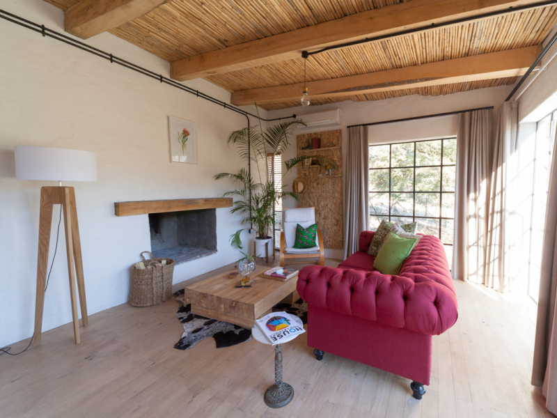 de-kombuys-estate-oudtshoorn-accommodation-living-room