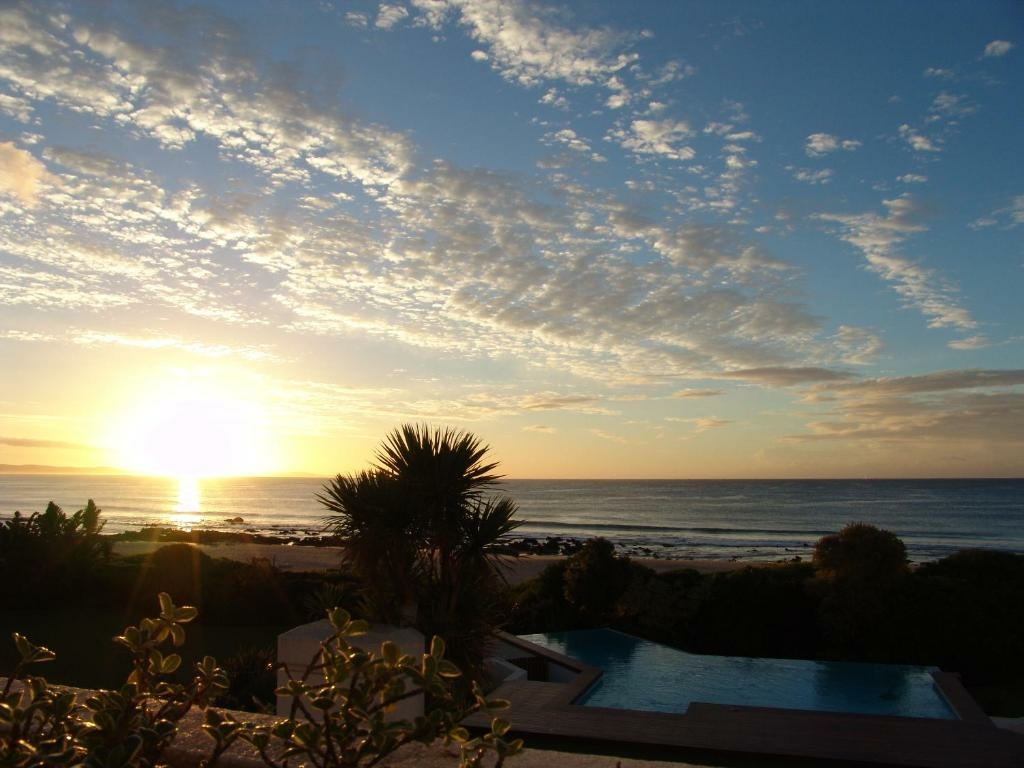 diaz-15-luxury-accommodation-jeffreys-bay-sunset-from-balcony