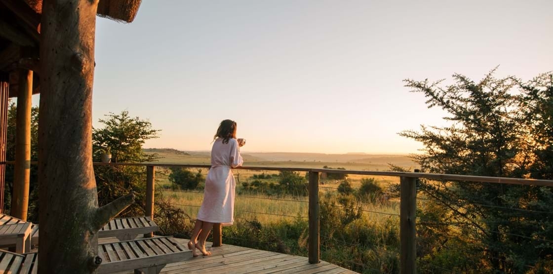 enjoying-endless-views-at-lodge-in-nambiti-game-reserve-south-africa