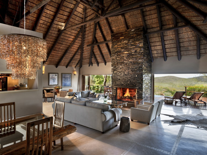 melozhori-private-game-reserve-lodge-woonkamer