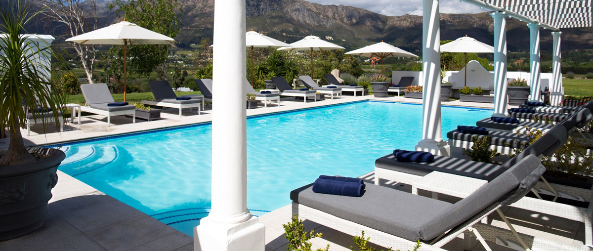 mont-rochelle-vineyard-hotel-franschhoek-zuid-afrika-zwembad-uitzicht