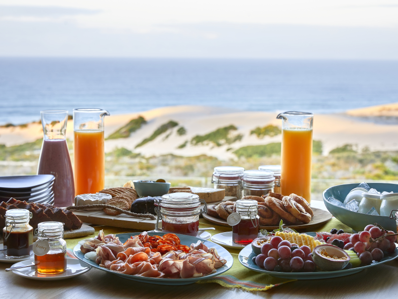 morukuru-beach-lodge-breakfast-with-a-view