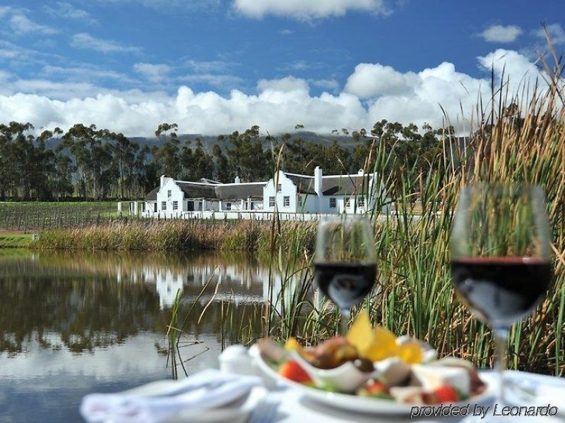 rijks-country-house-tulbagh-breakfast-outside