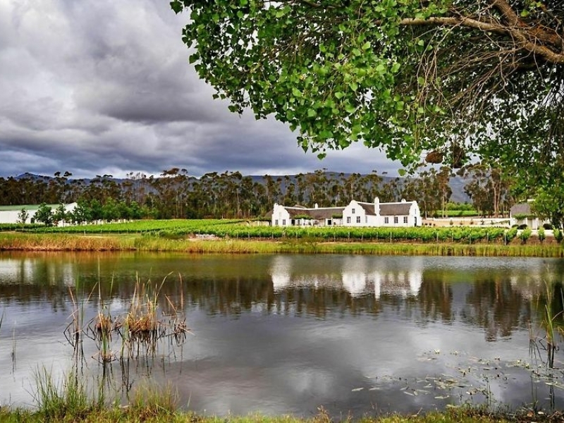 rijks-country-house-tulbagh-overview-from-dam-side
