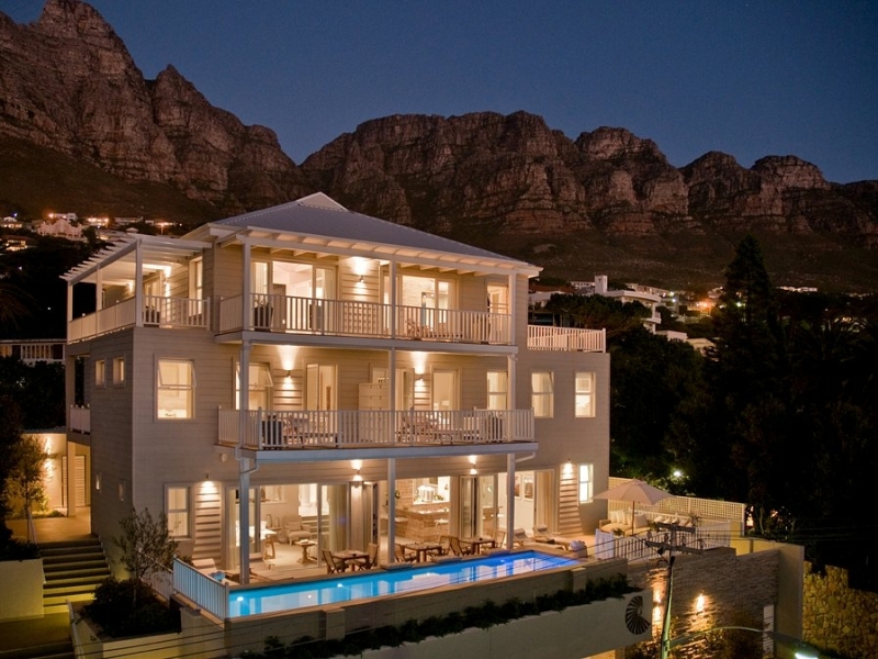 sea-five-boutique-hotel-at-night sea-five-boutique-hotel-at-night