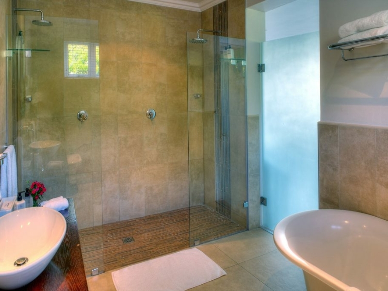 sea-five-boutique-hotel-camps-bay-mountain-suite-bathroom sea-five-boutique-hotel-camps-bay-mountain-suite-bathroom