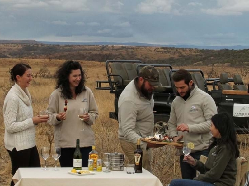 sunset-drinks-during-game-drives-in-nambiti-game-reserve-south-africa