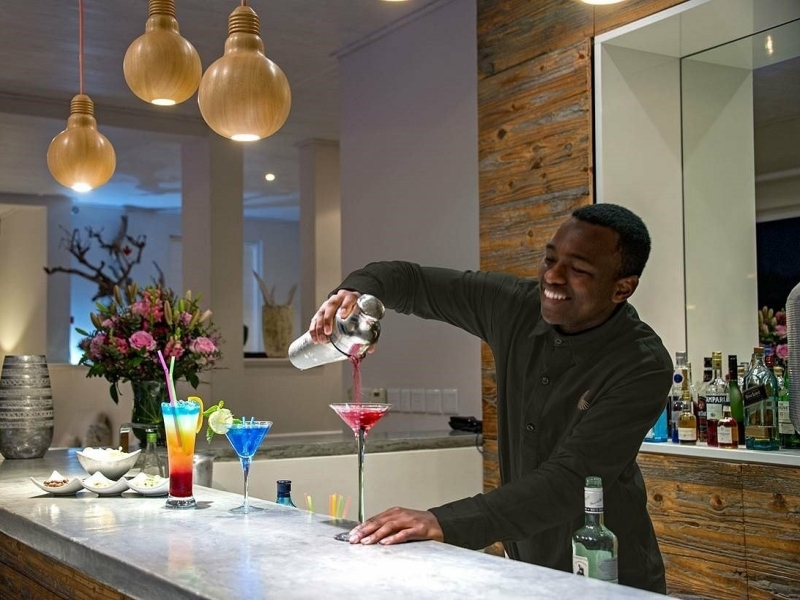 the-main-bar-at-sea-five-boutue-hotel-camps-bay the-main-bar-at-sea-five-boutue-hotel-camps-bay