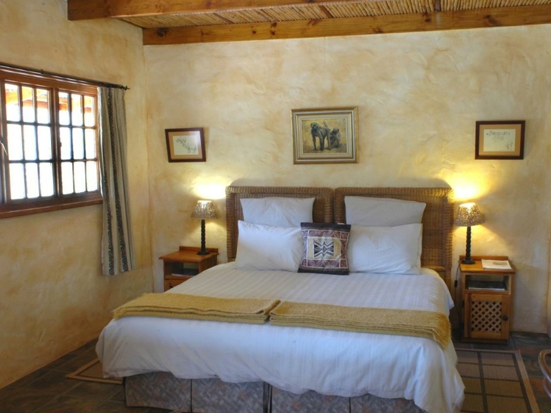 the-retreat-at-groenfontein-klein-karoo-garden-suite-bedroom