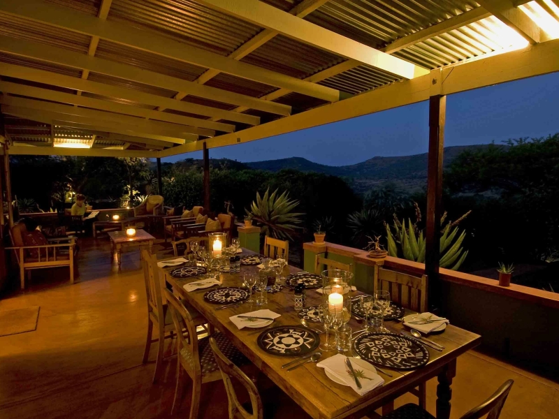 three-tree-hill-lodge-dinner-on-veranda