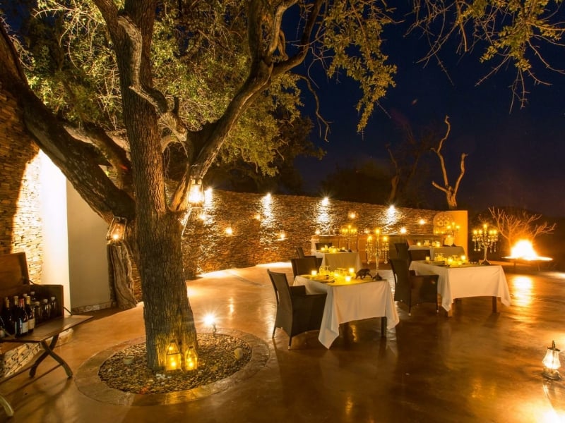 jamala_safari_lodge_boma_nighttime