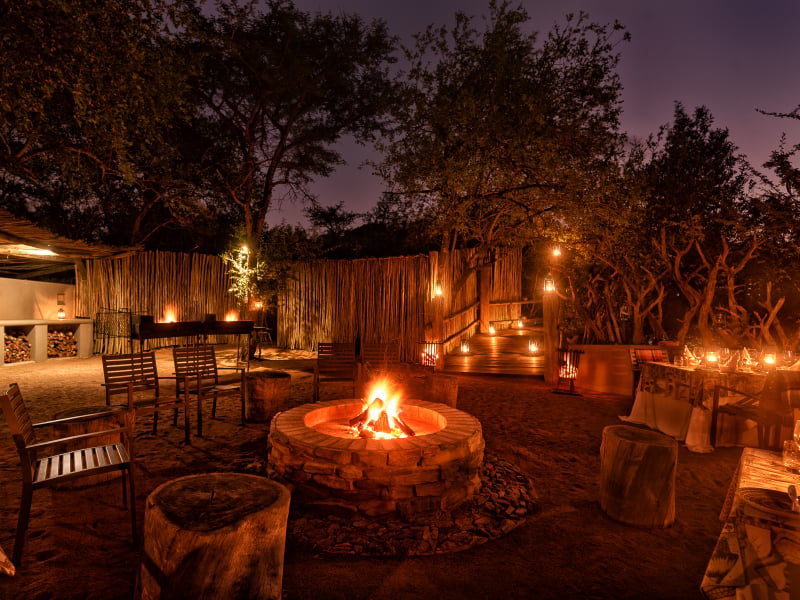 lush_private_game_lodge_firepit