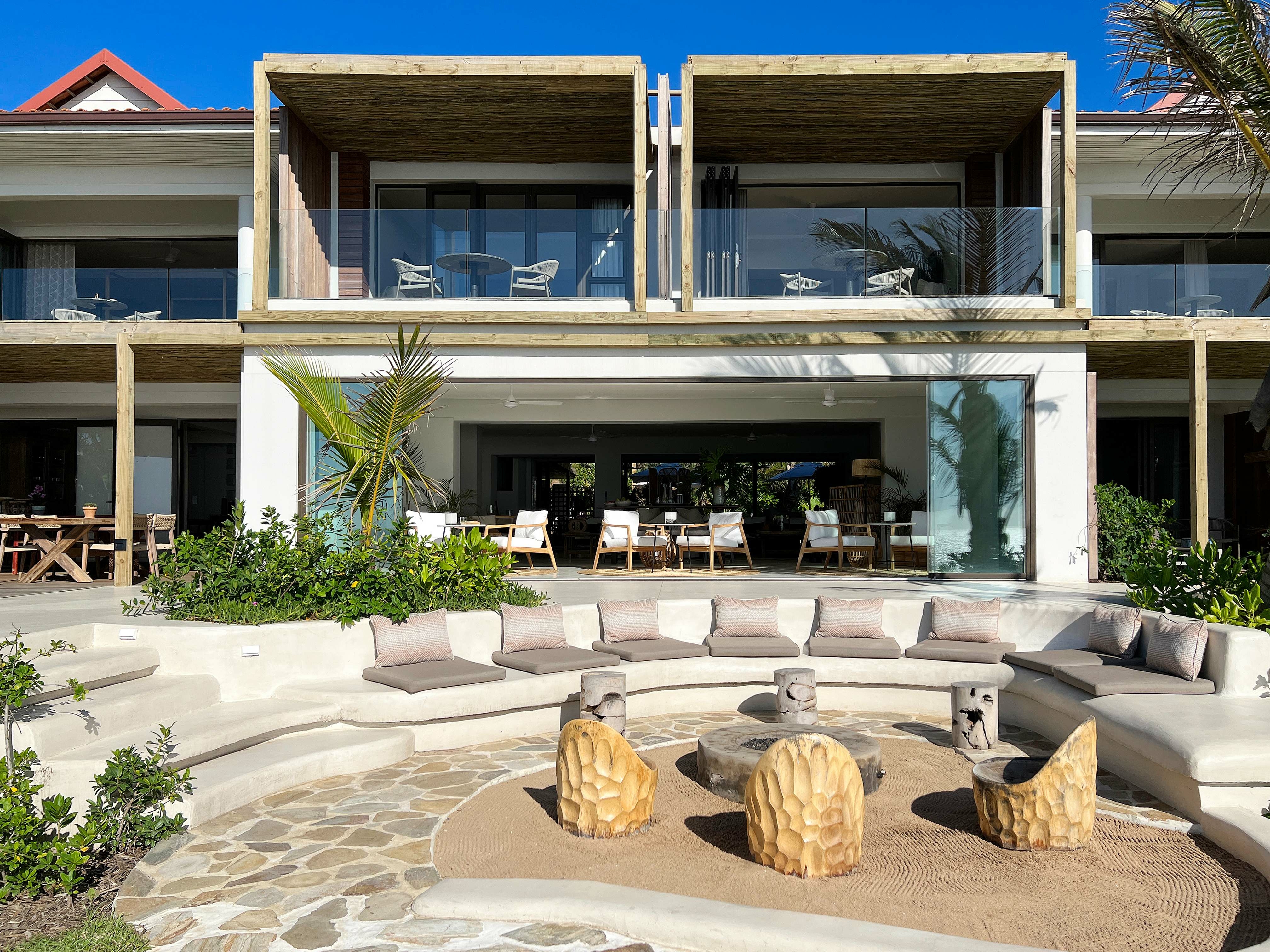 sala_beach_house_front_house.