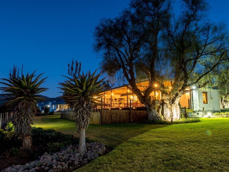 swartberg_country_manor_patat_patio_at_night