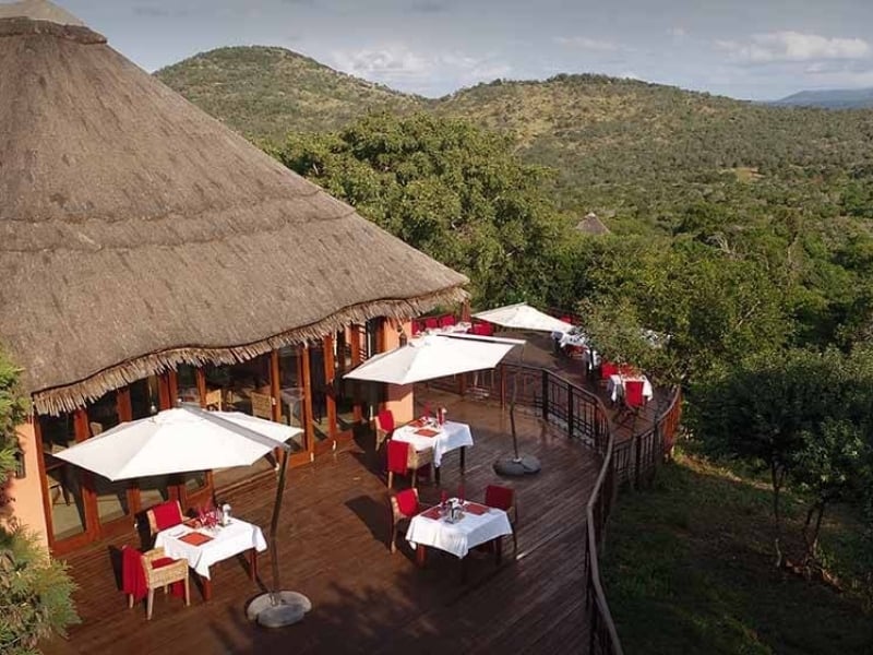 thanda_safari_deck_dining.j