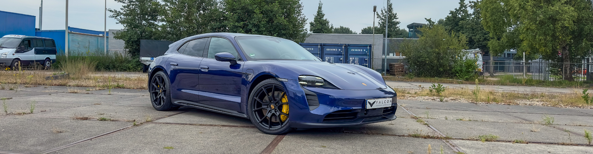 Porsche Taycan met premium glascoating in Groningen Premium glascoating op porsche taycan in Groningen door Falcon Customs & Detailing