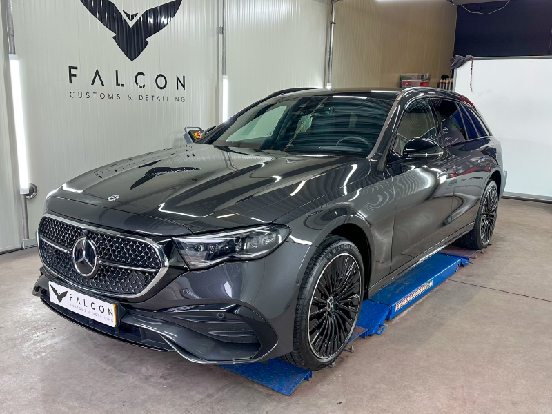 Mercedes E-klasse met premium keramische coating voor diepe glans mercedes E-klasse in Groningen voorzien van een keramische coating voor langdurige glans en lakbescherming