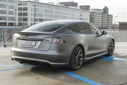 Tesla model s met geblindeerde ramen bij Falcon Customs & detailing