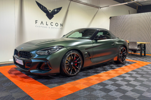 BMW Z4 M met PPF folie en coating over de PPF BMW Z4 M voorzien van een professionele ppf coating, een keramische coating die over de paint protection film is aangebracht voor extra glans, optimale vuilafstoting en langdurige bescherming van de lak