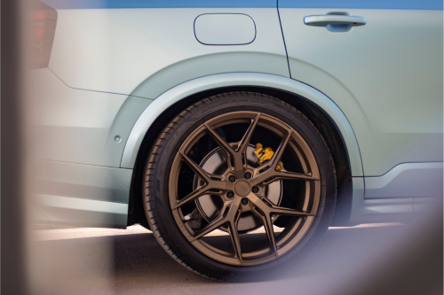 Vossen velg met keramische coating - premium velgbescherming Vossen velg voorzien van een hoogwaardige keramische coating voor langdurige bescherming tegen remstof, vuil en weersinvloeden met behoud van diepe glans en strakke afwerking