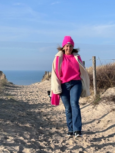 fauzia-lopend-in-de-duinen