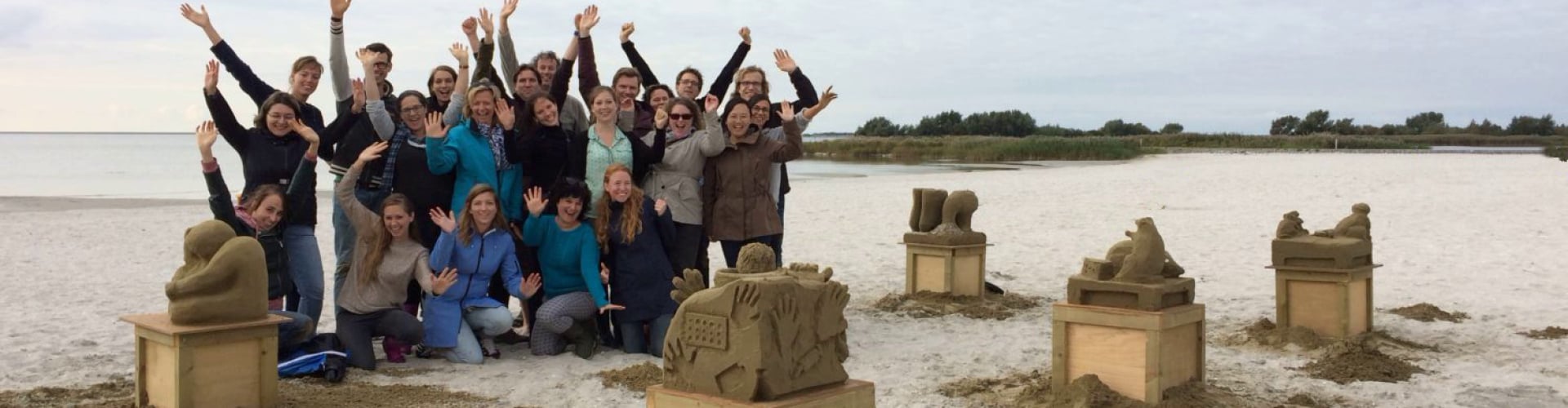 Volledig gespecialiseerd in workshops met zandsculpturen en ijssculpturen maken.