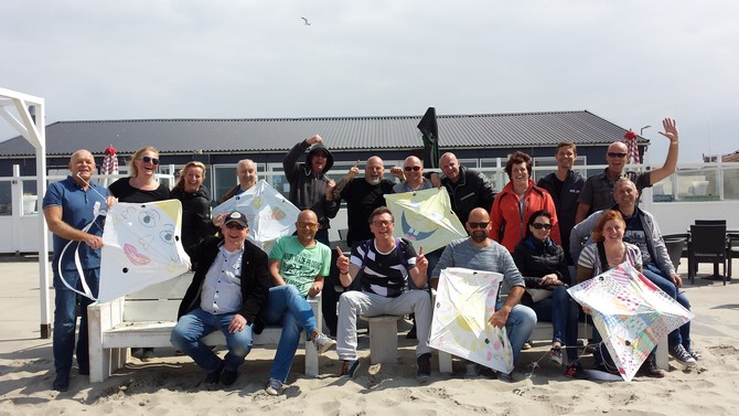 Vliegers bouwen met Woonplus Schiedam in Hoek van Holland