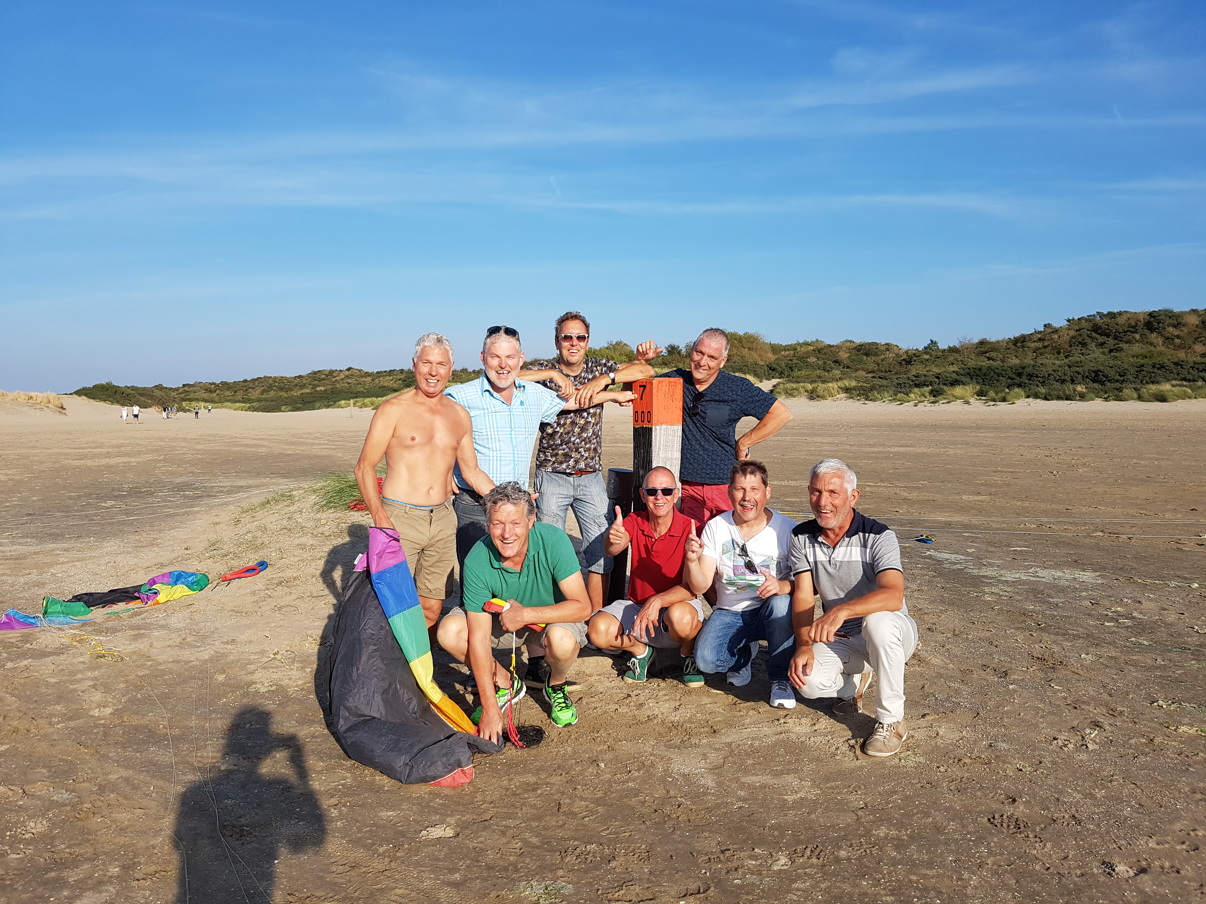 Familiedag in Oostvoorne: Powerkiten met de familie Hogeboom