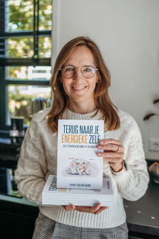 Boek Terug naar je energieke zelf Boek Terug naar je energieke zelf - in 7 stappen gezond, fit en mindful door Femke van Doesburg