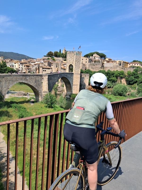 Besalu op de fiets