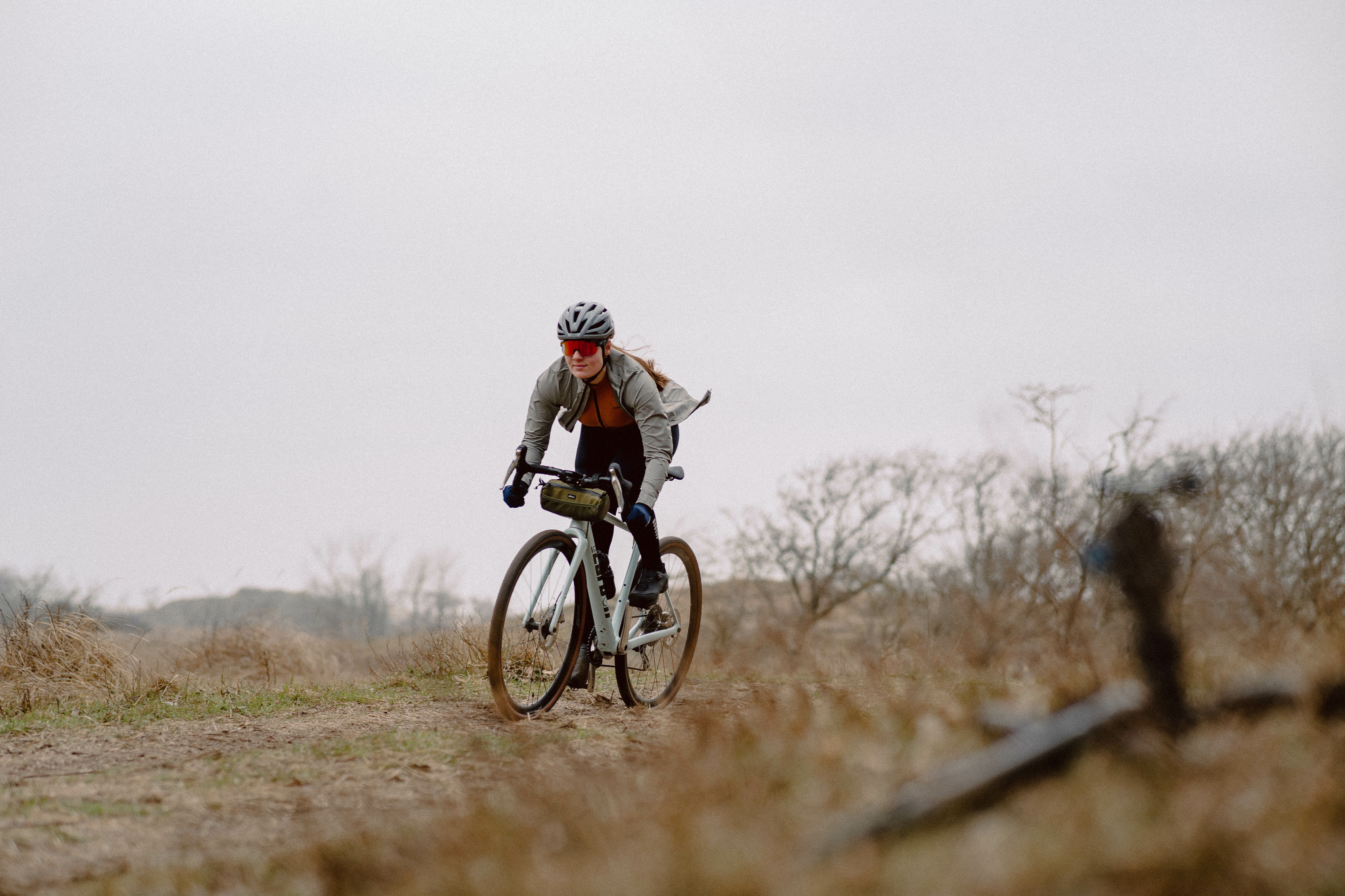 De kracht van fietsen: 5 manieren waarop vrouwen hun fysieke en mentale gezondheid kunnen verbeteren op twee wielen