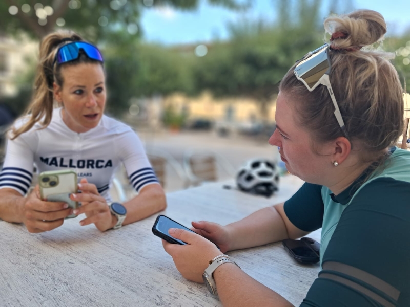 Gidsen overleg Kirsten & Claudia Alaro Cycling Club Gidsen overleg Kirsten & Claudia Alaro Cycling Club