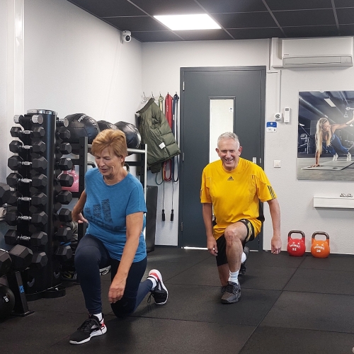 Irmgard en John lunges personal training