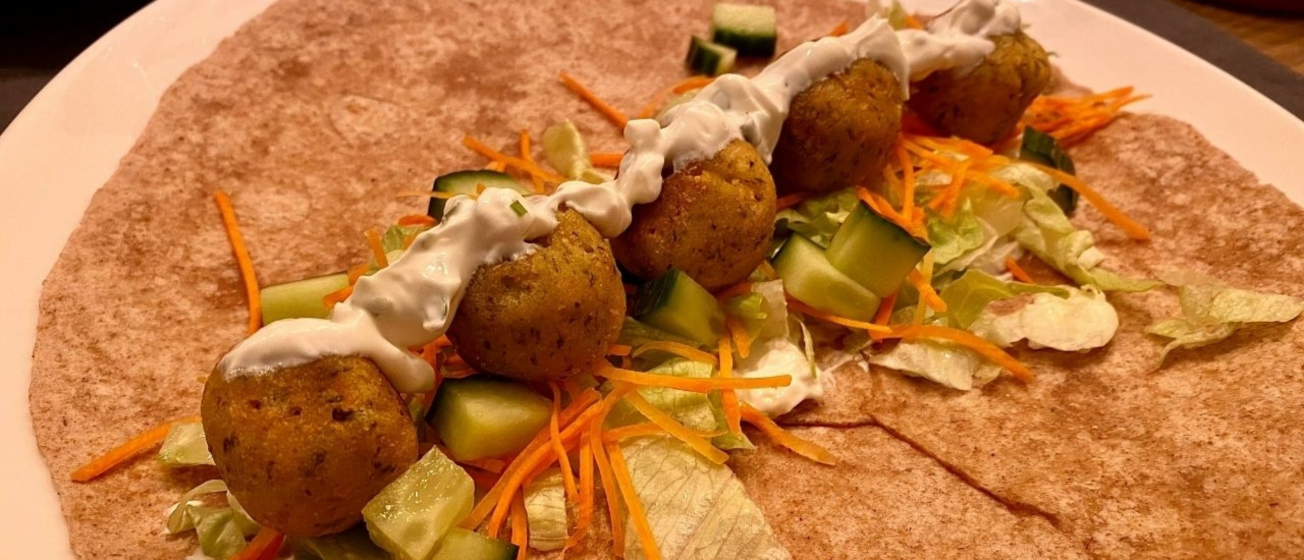 Vegetarische wrap met falafel en home made knoflooksaus