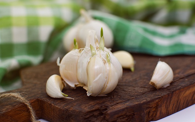 Knoflook pellen in handomdraai