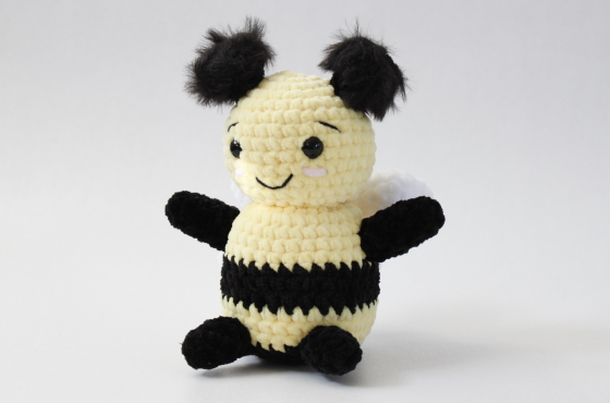 Cute bee crochet plush pattern kawaii amigurumi insect