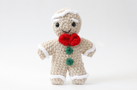 kawaii gingerbread man crochet plush pattern Christmas amigurumi
